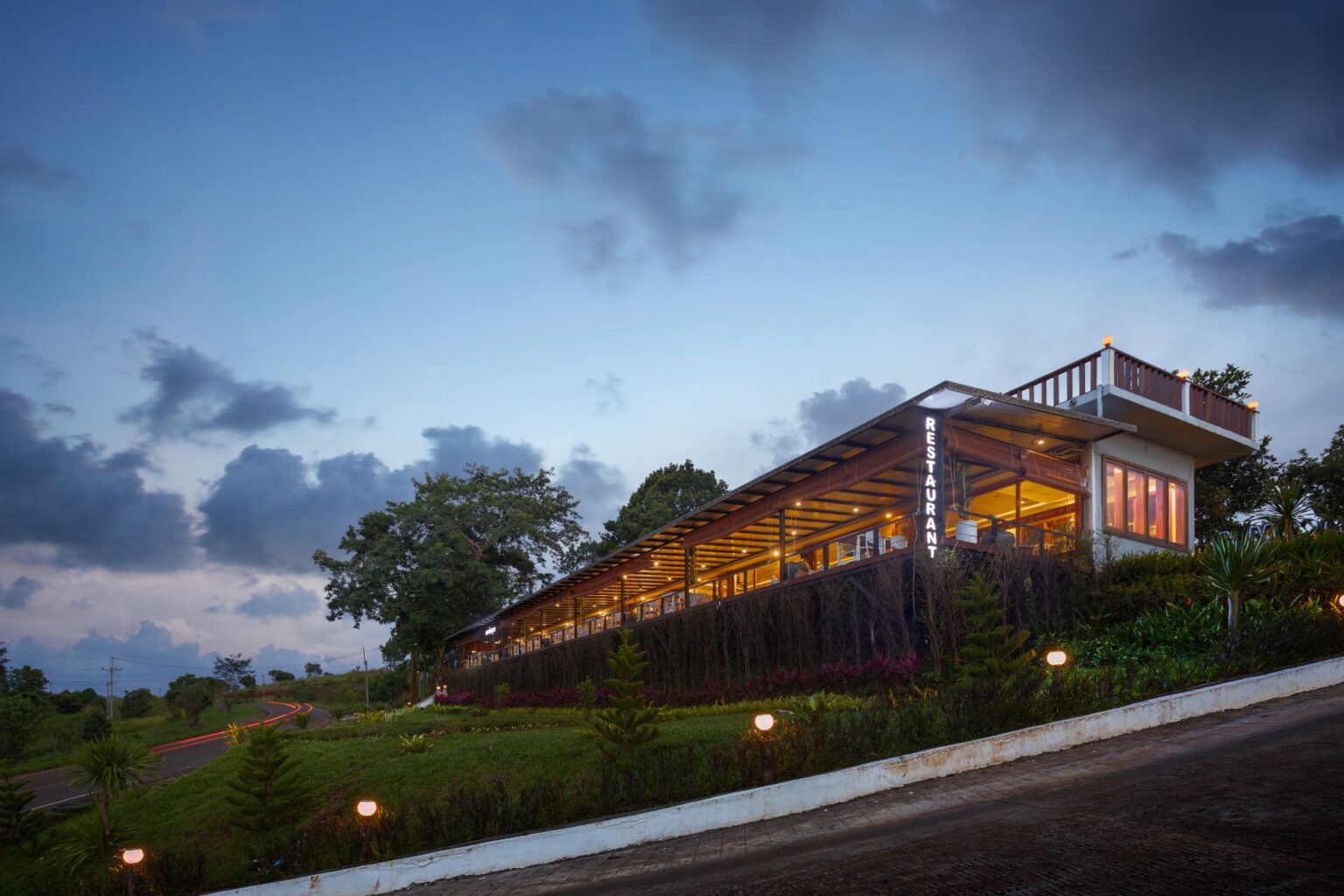 Pidoma-Resort-Bar-2.jpg