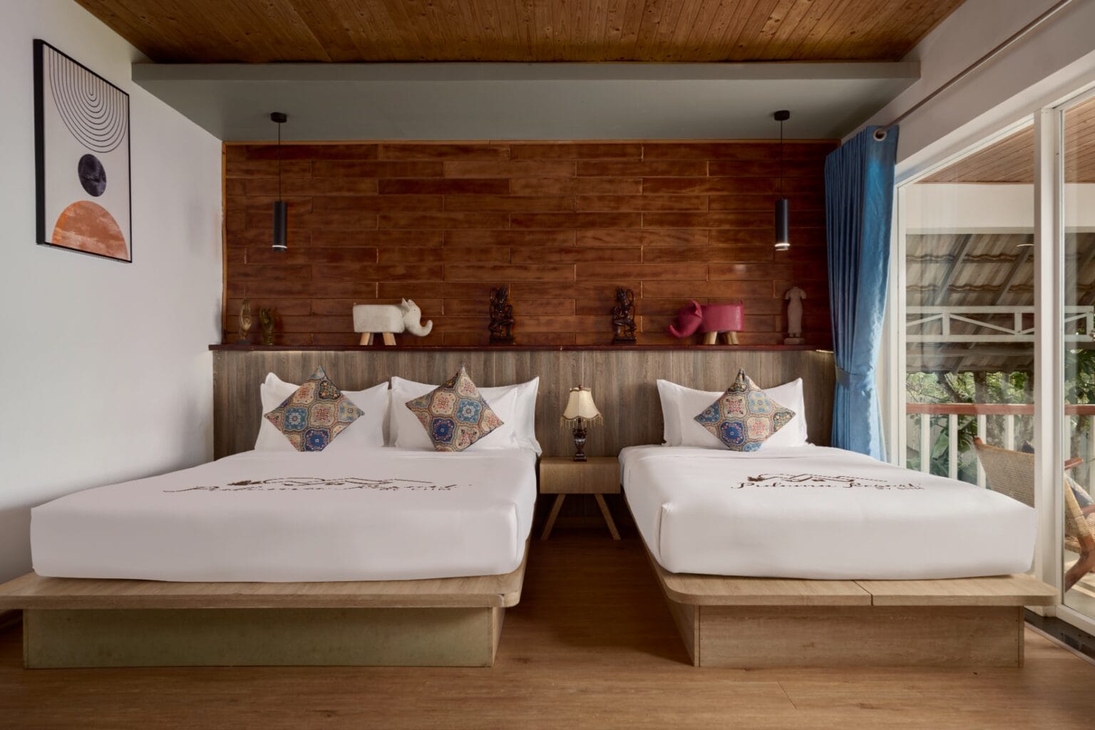 Private Family Pool Villa - beds