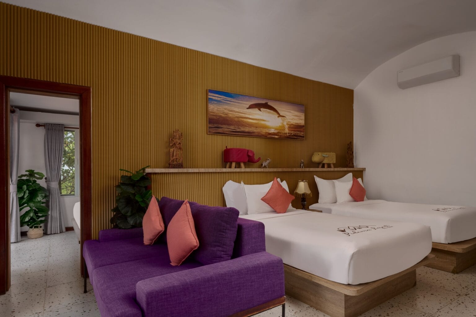 Tube Family 3 Bedrooms - bed image 2