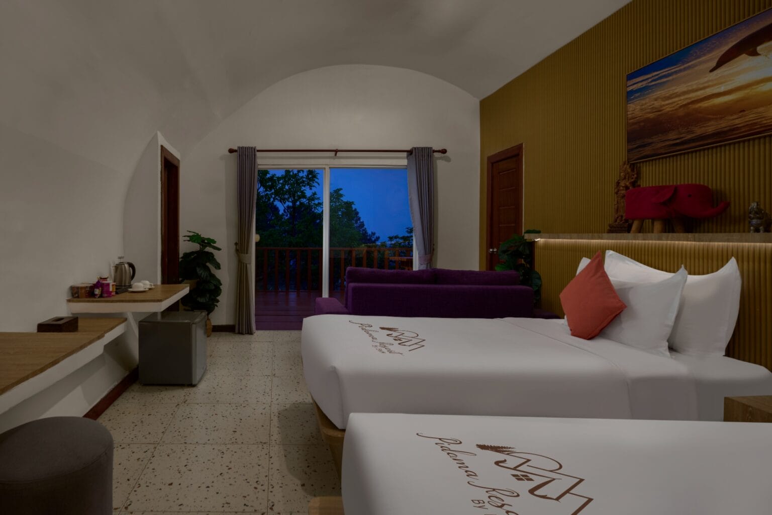 Tube Family 3 Bedrooms - beds