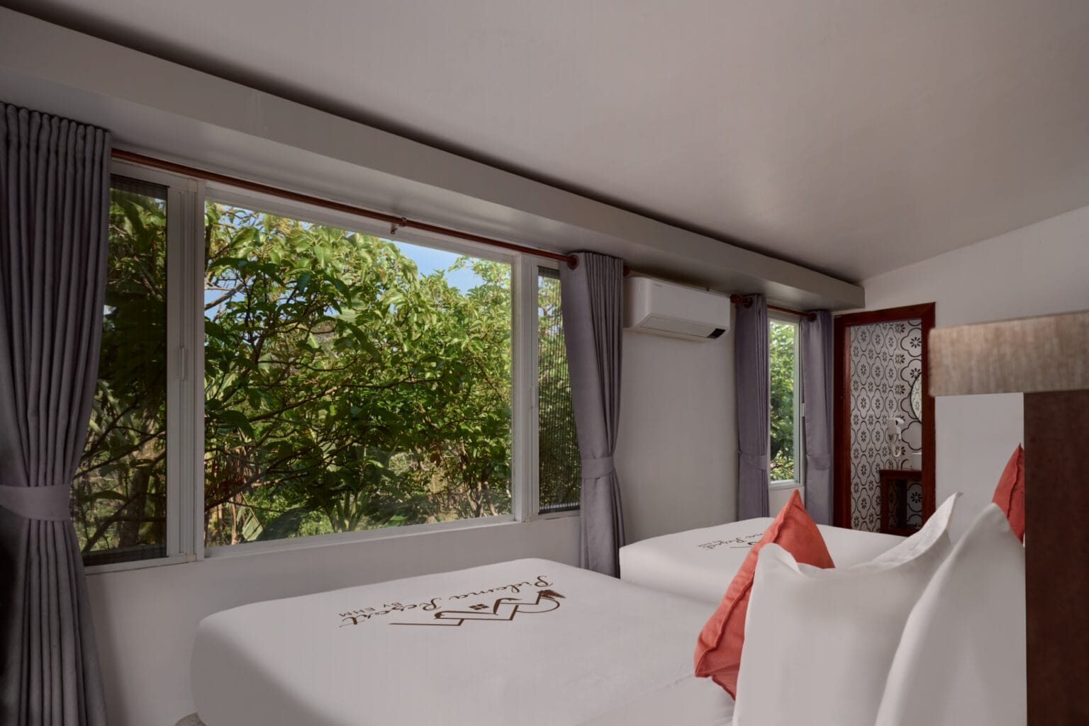 Tube Family 3 Bedrooms - view